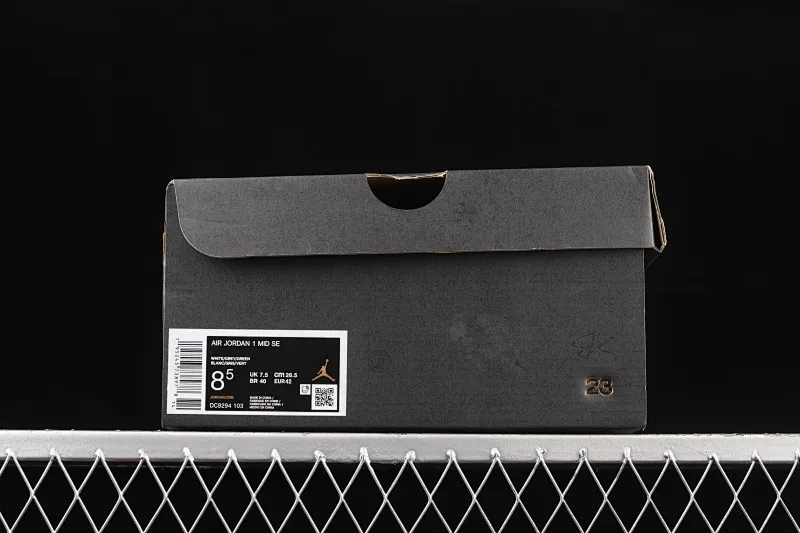 All categories Air Jordan Jordan series basketball shoes Air Jordan 1 Mid Air Jordan 1 Mid AJ1 Joe 1 meter white green mid-top cultural basketball shoes DC9294-103